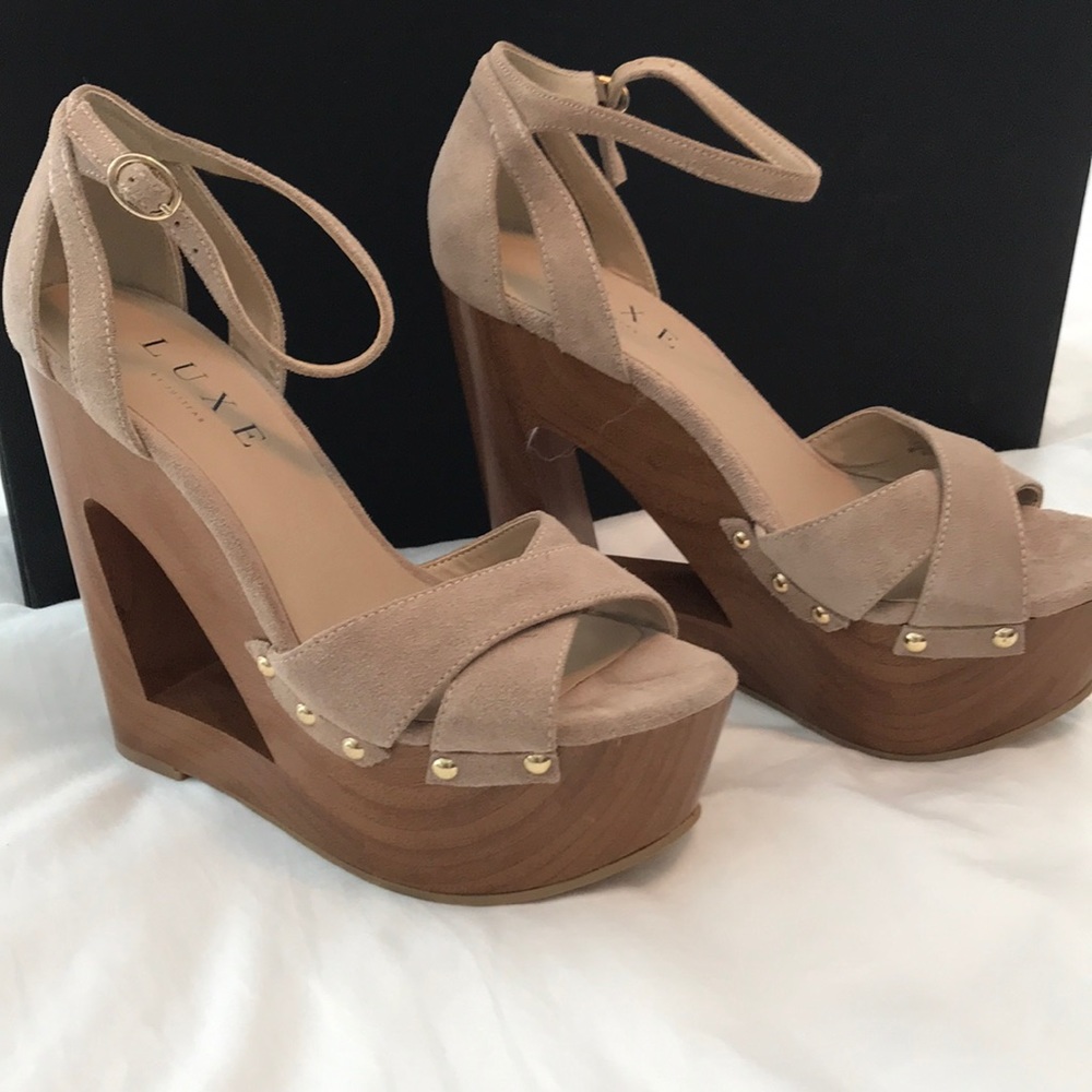 Nude wedge